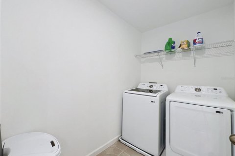 House in DeLand, Florida 5 bedrooms, 283.91 sq.m. № 2228336 - photo 30