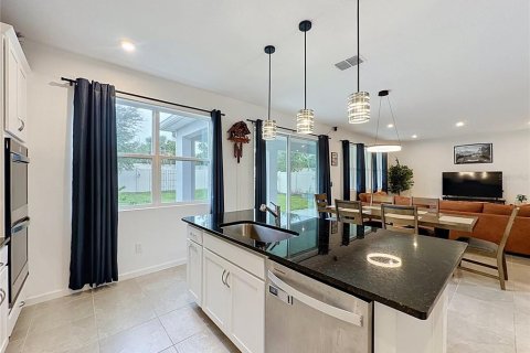 House in DeLand, Florida 5 bedrooms, 283.91 sq.m. № 2228336 - photo 13