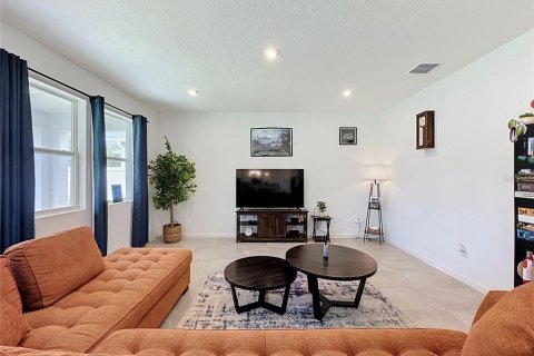 House in DeLand, Florida 5 bedrooms, 283.91 sq.m. № 2228336 - photo 19