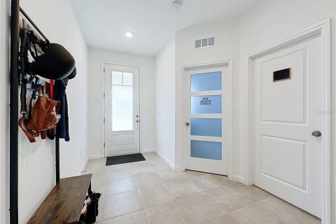 House in DeLand, Florida 5 bedrooms, 283.91 sq.m. № 2228336 - photo 5