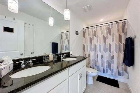 House in DeLand, Florida 5 bedrooms, 283.91 sq.m. № 2228336 - photo 27