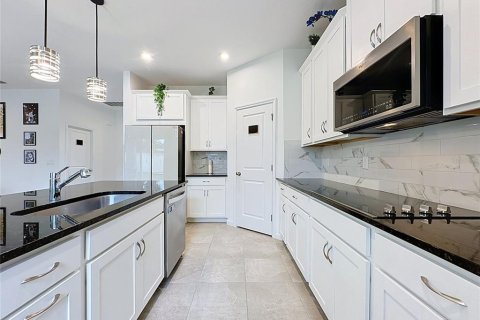 House in DeLand, Florida 5 bedrooms, 283.91 sq.m. № 2228336 - photo 12