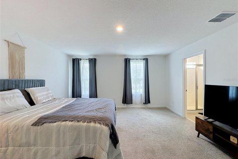 House in DeLand, Florida 5 bedrooms, 283.91 sq.m. № 2228336 - photo 22
