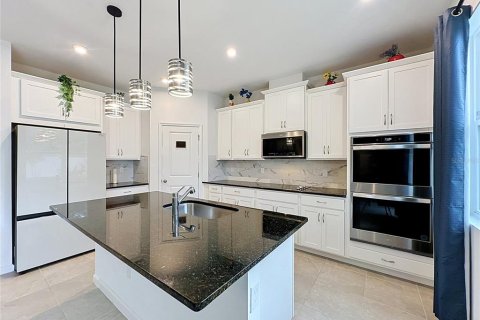 House in DeLand, Florida 5 bedrooms, 283.91 sq.m. № 2228336 - photo 11