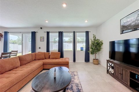 House in DeLand, Florida 5 bedrooms, 283.91 sq.m. № 2228336 - photo 20