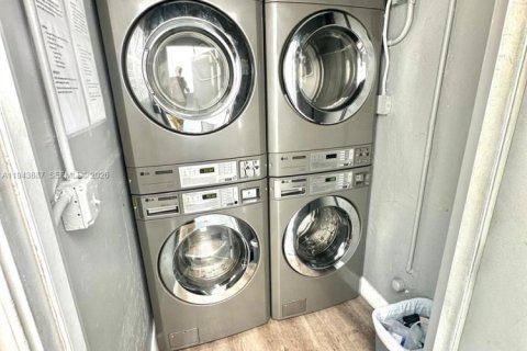 Apartment in Fort Lauderdale, Florida 2 bedrooms, 83.61 sq.m. № 2000623 - photo 12