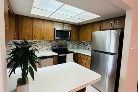 Apartment in Fort Lauderdale, Florida 2 bedrooms, 83.61 sq.m. № 2000623 - photo 2