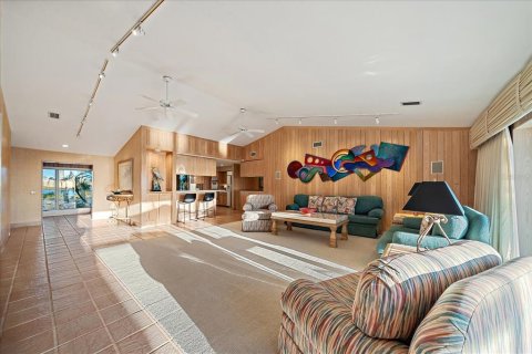 House in Englewood, Florida 5 bedrooms, 374.67 sq.m. № 2122872 - photo 23
