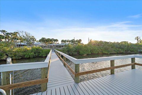 House in Englewood, Florida 5 bedrooms, 374.67 sq.m. № 2122872 - photo 5