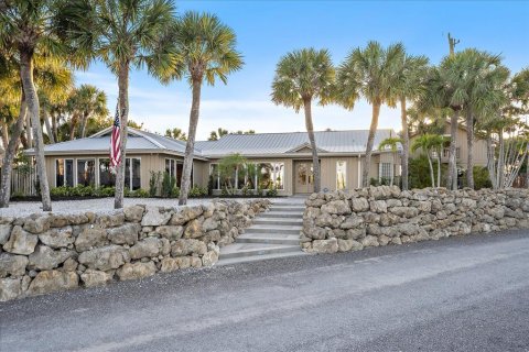 House in Englewood, Florida 5 bedrooms, 374.67 sq.m. № 2122872 - photo 13