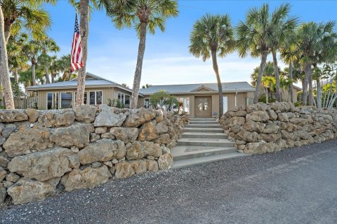 House in Englewood, Florida 5 bedrooms, 374.67 sq.m. № 2122872 - photo 14