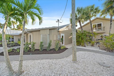 House in Englewood, Florida 5 bedrooms, 374.67 sq.m. № 2122872 - photo 18