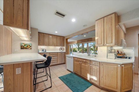 House in Englewood, Florida 5 bedrooms, 374.67 sq.m. № 2122872 - photo 27