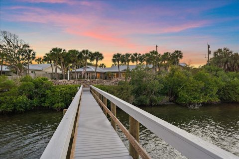 House in Englewood, Florida 5 bedrooms, 374.67 sq.m. № 2122872 - photo 10