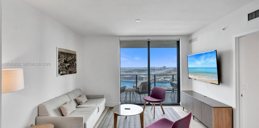 Condo à Miami, Floride, 3 chambres  № 2240309