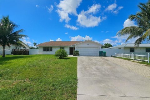 Villa ou maison à Naples, Floride 4 chambres, 175.12 m2 № 2080795