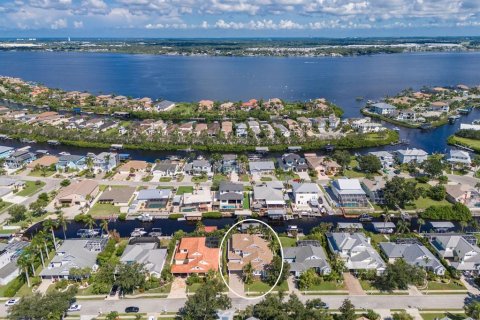 House in Bradenton, Florida 5 bedrooms, 399.48 sq.m. № 1899769 - photo 4