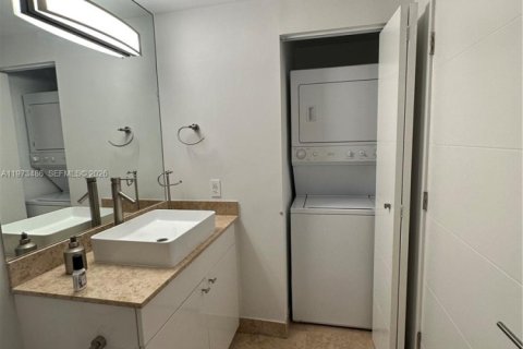 Condominio en venta en Miami Beach, Florida, 2 dormitorios, 128.21 m2 № 2034060 - foto 18