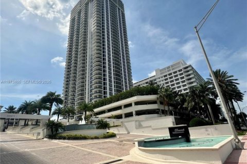 Condominio en venta en Miami Beach, Florida, 2 dormitorios, 128.21 m2 № 2034060 - foto 1