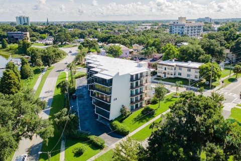 Снять в аренду кондоминиум в Уинтер-Хейвен, Флорида 2 комнаты, 107.02м2, № 2092482 - фото 2