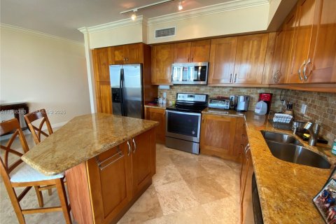 Снять в аренду кондоминиум в Халландейл-Бич, Флорида 3 спальни, 148.36м2, № 2029374 - фото 3