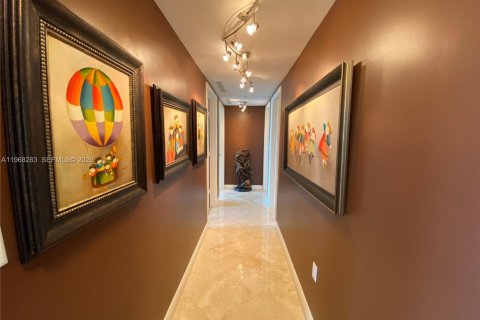 Снять в аренду кондоминиум в Халландейл-Бич, Флорида 3 спальни, 148.36м2, № 2029374 - фото 8