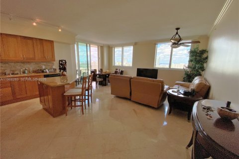 Снять в аренду кондоминиум в Халландейл-Бич, Флорида 3 спальни, 148.36м2, № 2029374 - фото 2