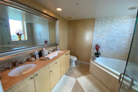 Снять в аренду кондоминиум в Халландейл-Бич, Флорида 3 спальни, 148.36м2, № 2029374 - фото 5