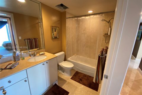 Снять в аренду кондоминиум в Халландейл-Бич, Флорида 3 спальни, 148.36м2, № 2029374 - фото 11