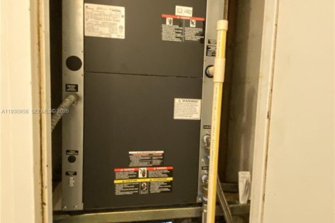 Condo in North Bay Village, Florida  № 2034459 - photo 10