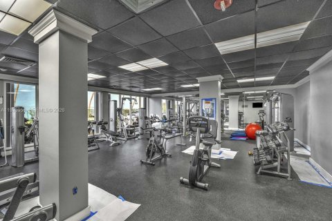 Condo in North Bay Village, Florida  № 2034459 - photo 17