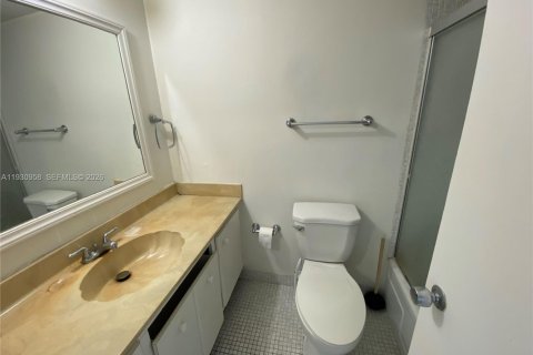 Condo in North Bay Village, Florida  № 2034459 - photo 12