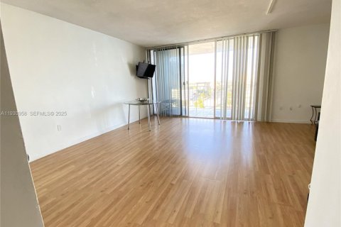 Copropriété à vendre à North Bay Village, Floride: 53.6 m2 № 2034459 - photo 3