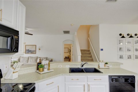 House in Orlando, Florida 4 bedrooms, 230.86 sq.m. № 2233443 - photo 16