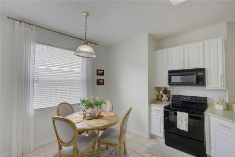 House in Orlando, Florida 4 bedrooms, 230.86 sq.m. № 2233443 - photo 14