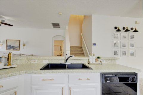 House in Orlando, Florida 4 bedrooms, 230.86 sq.m. № 2233443 - photo 17