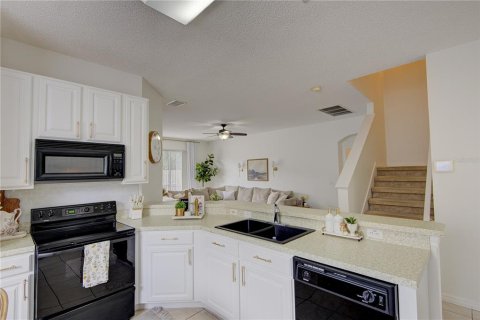 House in Orlando, Florida 4 bedrooms, 230.86 sq.m. № 2233443 - photo 15
