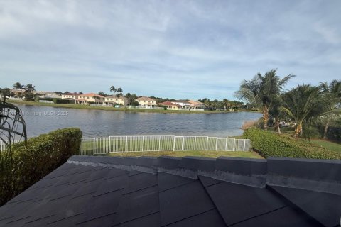 Снять в аренду виллу или дом в Уэстон, Флорида 4 спальни, 176.7м2, № 1942561 - фото 23