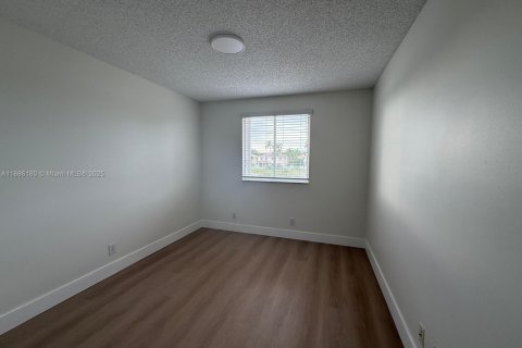 Снять в аренду виллу или дом в Уэстон, Флорида 4 спальни, 176.7м2, № 1942561 - фото 16