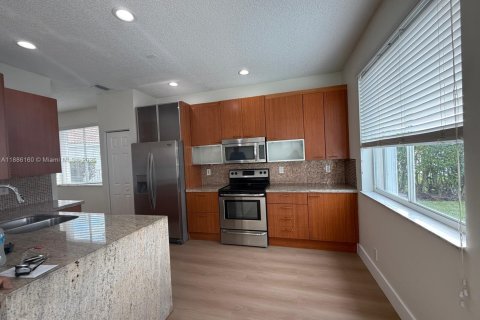 Снять в аренду виллу или дом в Уэстон, Флорида 4 спальни, 176.7м2, № 1942561 - фото 11