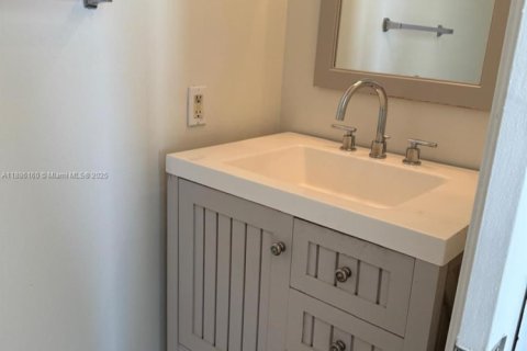 Снять в аренду виллу или дом в Уэстон, Флорида 4 спальни, 176.7м2, № 1942561 - фото 5