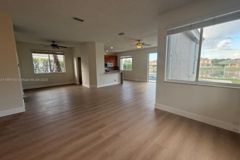 Снять в аренду виллу или дом в Уэстон, Флорида 4 спальни, 176.7м2, № 1942561 - фото 10