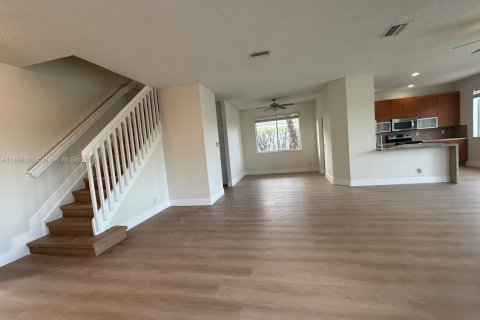 Снять в аренду виллу или дом в Уэстон, Флорида 4 спальни, 176.7м2, № 1942561 - фото 9