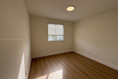 Снять в аренду виллу или дом в Уэстон, Флорида 4 спальни, 176.7м2, № 1942561 - фото 26