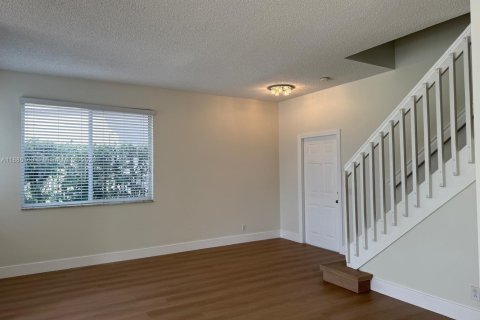 Снять в аренду виллу или дом в Уэстон, Флорида 4 спальни, 176.7м2, № 1942561 - фото 4