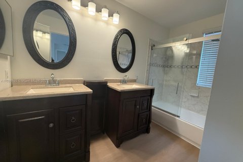 Снять в аренду виллу или дом в Уэстон, Флорида 4 спальни, 176.7м2, № 1942561 - фото 13