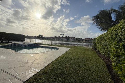 Снять в аренду виллу или дом в Уэстон, Флорида 4 спальни, 176.7м2, № 1942561 - фото 3