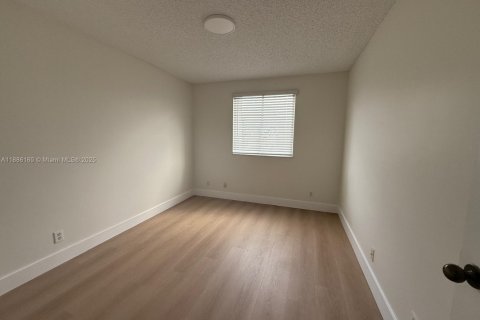 Снять в аренду виллу или дом в Уэстон, Флорида 4 спальни, 176.7м2, № 1942561 - фото 18