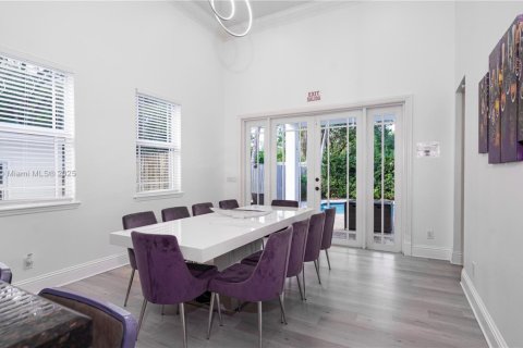 Casa en alquiler en Fort Lauderdale, Florida, 6 dormitorios, 340.86 m2 № 1950661 - foto 12