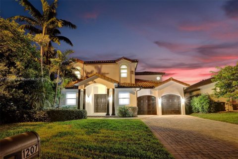 Casa en alquiler en Fort Lauderdale, Florida, 6 dormitorios, 340.86 m2 № 1950661 - foto 6
